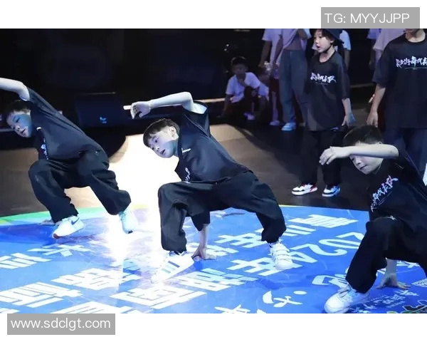 深圳街舞队的阵地战探秘:热潮背后的文化与竞技交融 深圳街舞队的阵地战探秘:热潮背后的文化与竞技交融