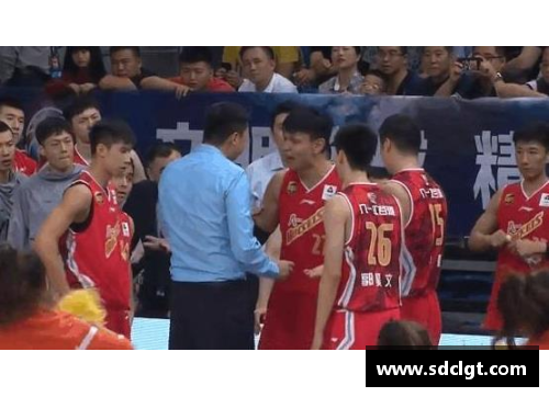 球员顶撞事件解析：激烈对抗还是规则底线的突破？